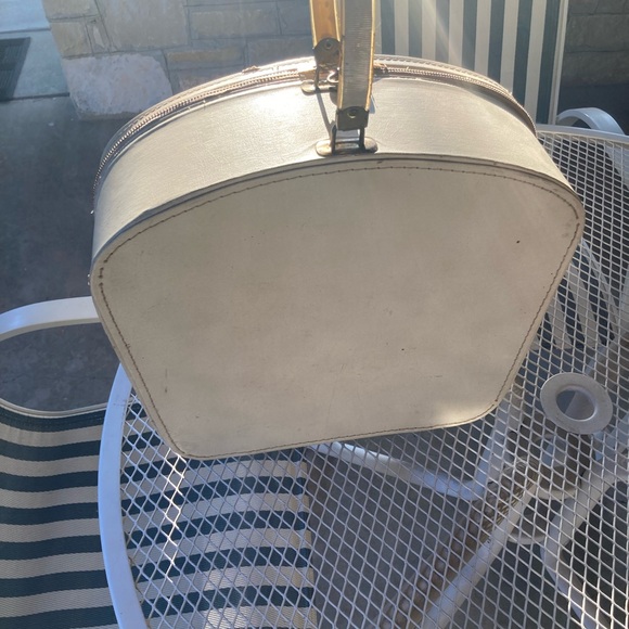 Patricia Stevens Tote Case with Hat. - Picture 10 of 16